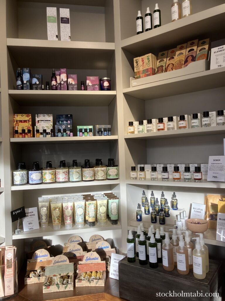 フランスのソープなどが並んだALLTETの棚