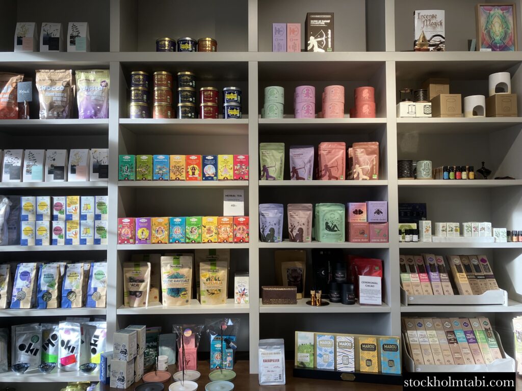 アロマグッズが並んだALLTETの棚