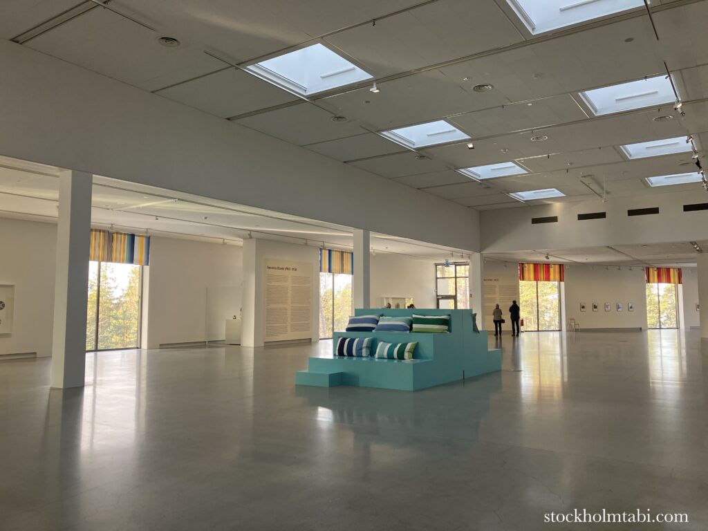 広い空間にポツンと展示されたArtipelagのアート作品