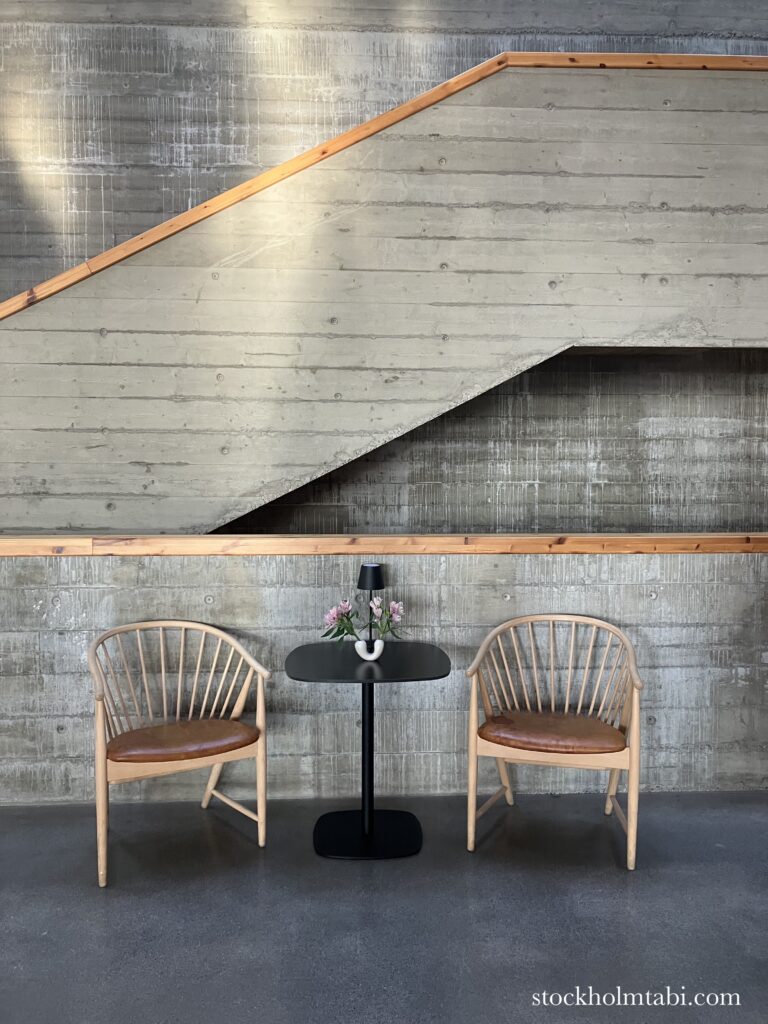 Artipelagの階段したのテーブルセット