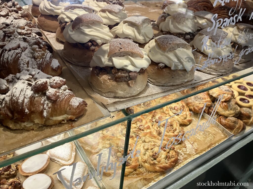 Bergstrands Bageriのショーケースのセムラ