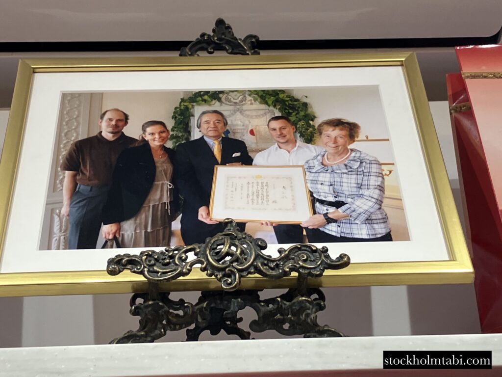 日本大使とEjes chokladfabrikのオーナーの写真