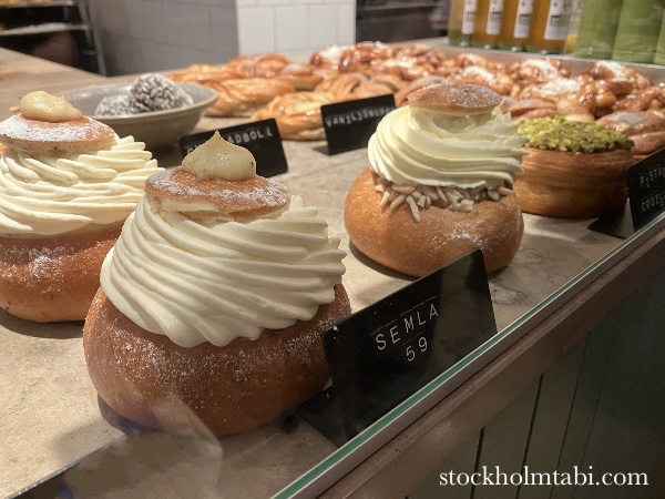 ショーケースに並ぶパスカルのセムラ