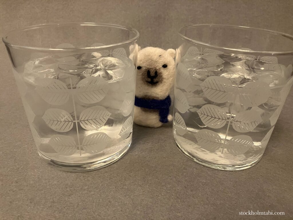グラスに入ったアブソルートウォッカとしろくま