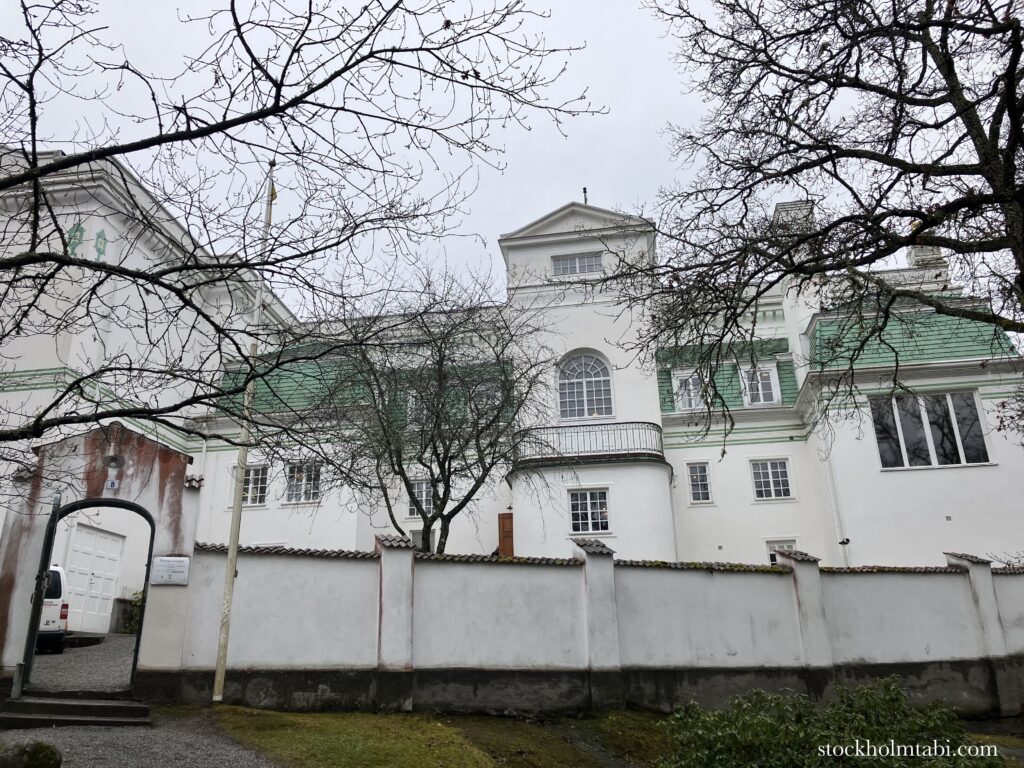 ティールスカ・ギャレリーの白亜の外観