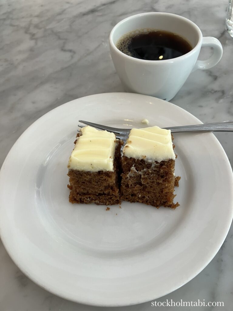 ストックホルムのレストランHemmaのキャロットケーキ