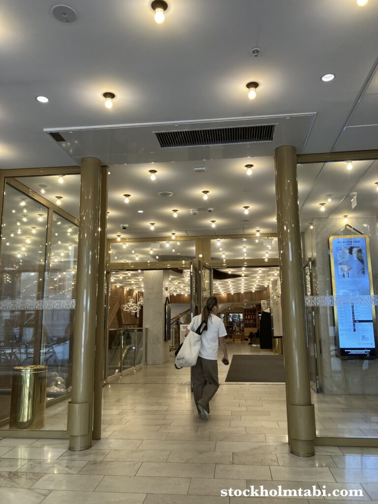 ゴールドの店内