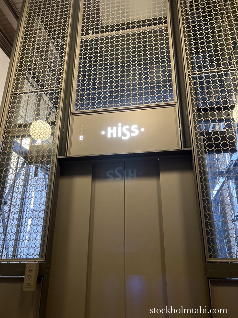 北方民族博物館（Nordiska museet）の大きな古いエレベーター