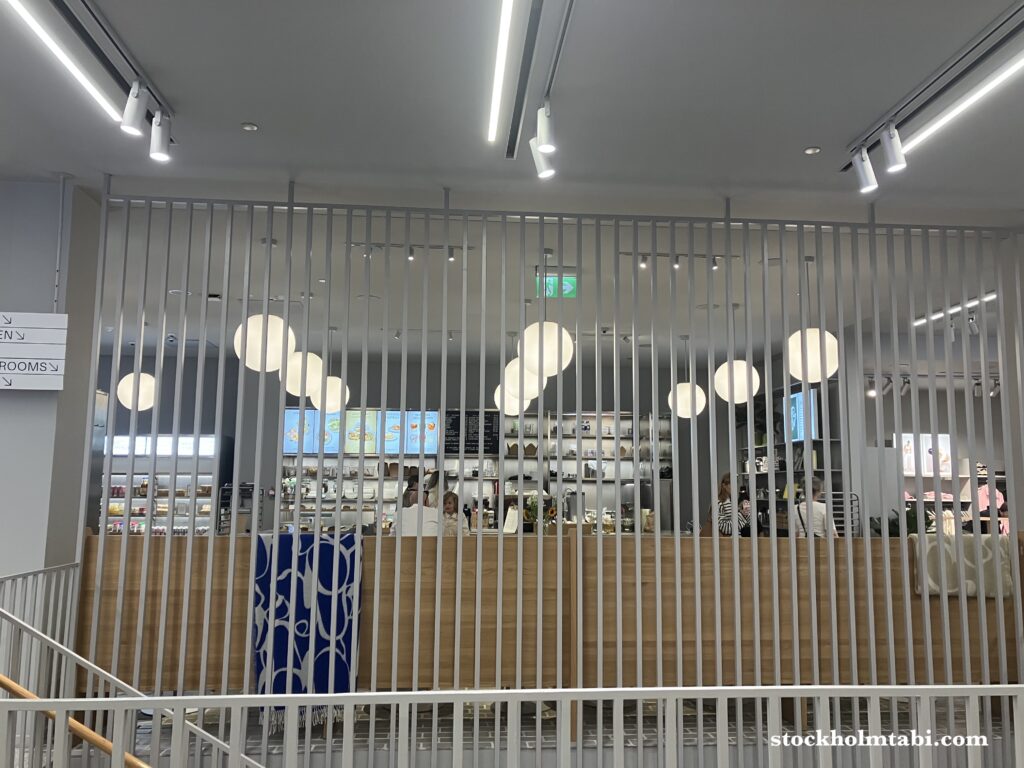 ARKET店内のカフェ