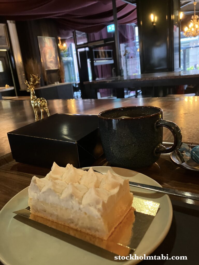ウプサラのカフェCelestelleのレモンケーキ