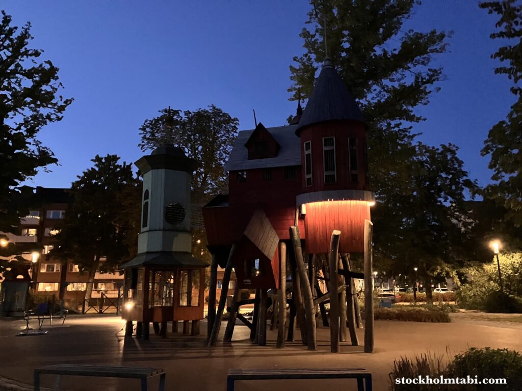 Eskilstuna（エスキルストゥーナ）の夜の子供の遊び場