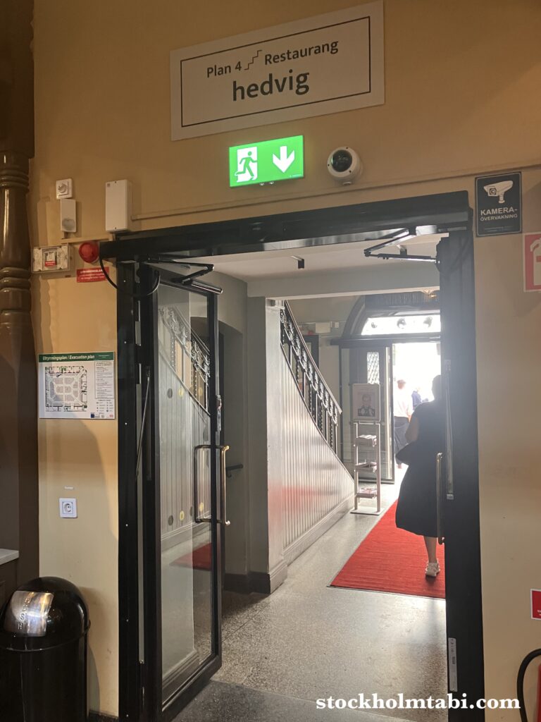 エステルマルム市場のトイレへの道